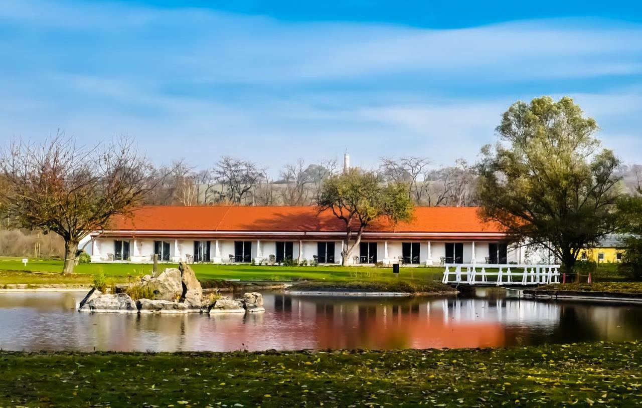 Pannonia Golf & Country Club Bed & Breakfast Alcsutdoboz Ngoại thất bức ảnh